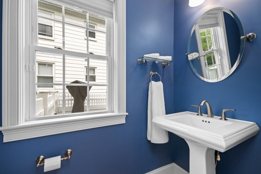 61 Hawthorne St # 61