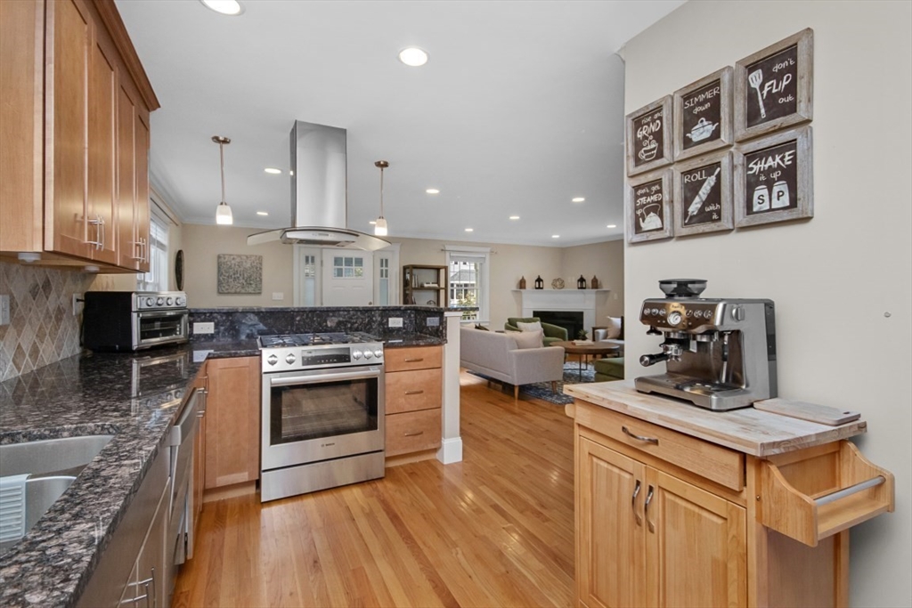 61 Hawthorne St # 61