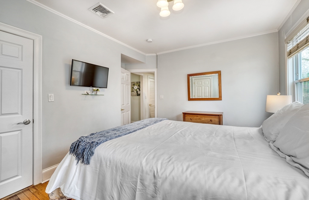 216-220 Newtonville Ave # 218
