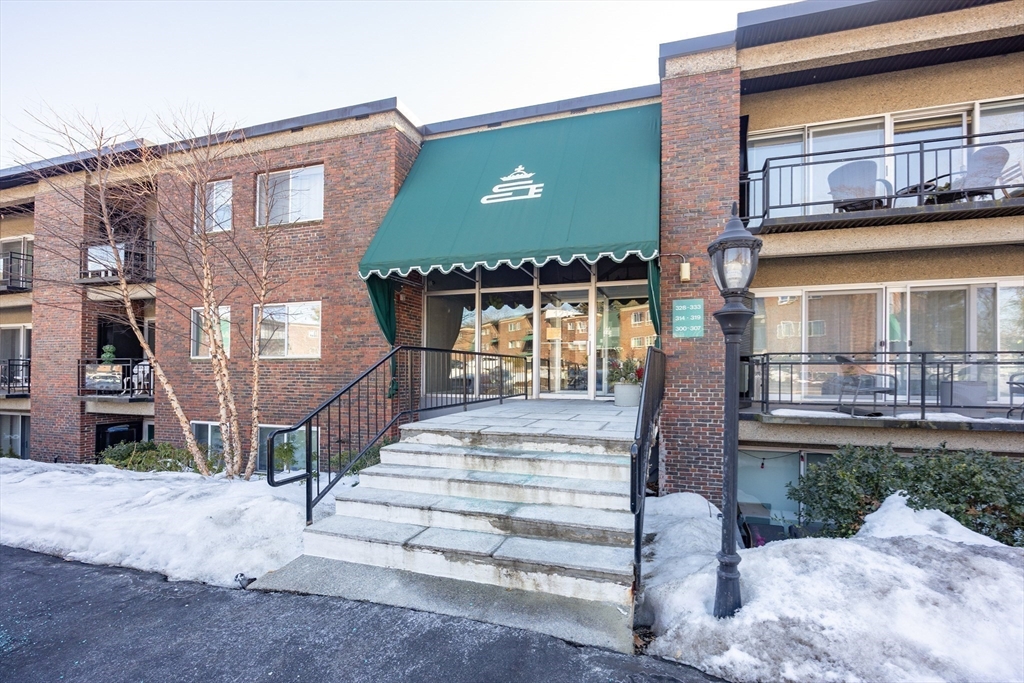 1212 Greendale Ave # 300