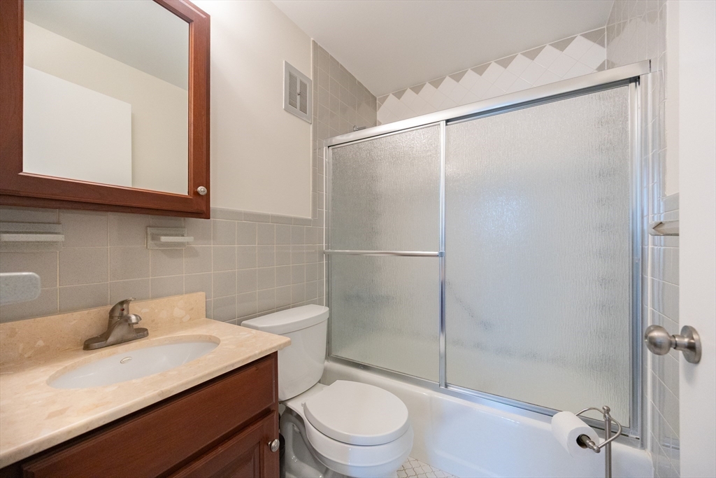 1212 Greendale Ave # 300
