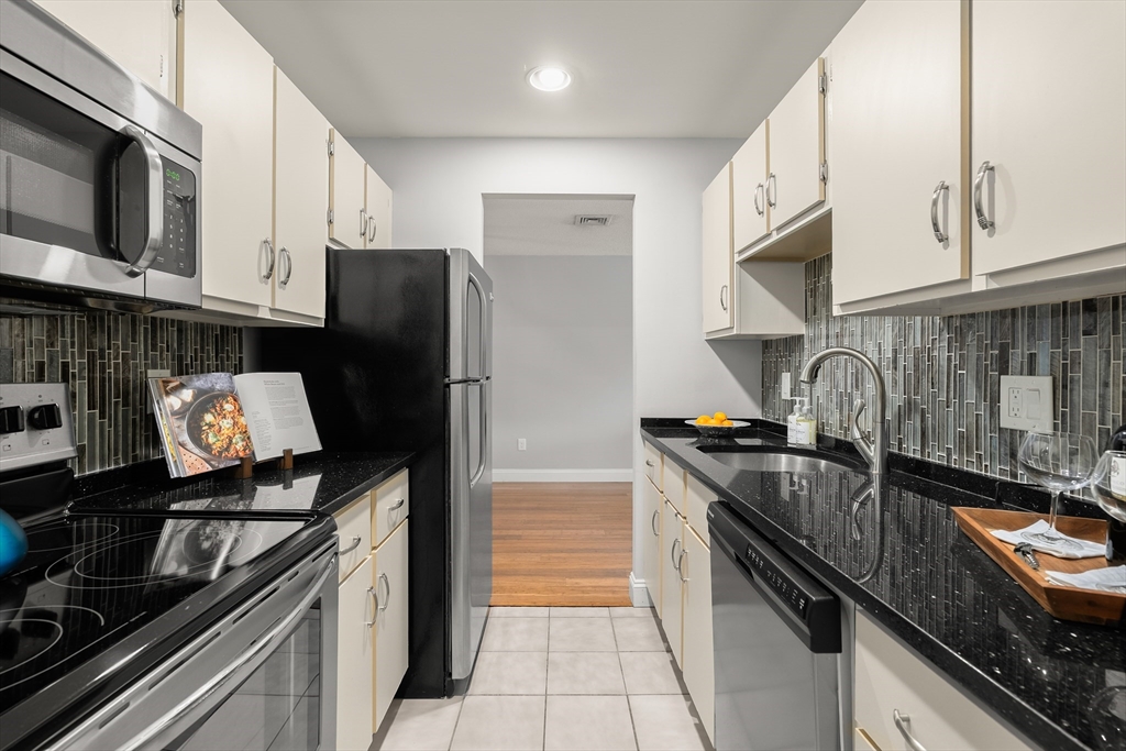 44 Loomis St # 309