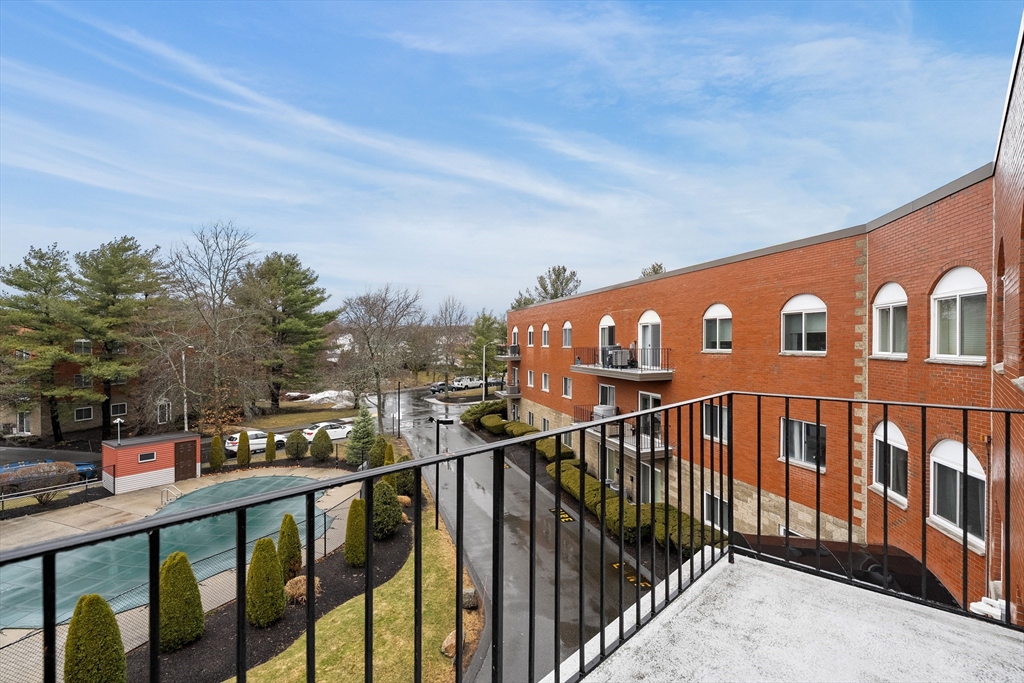 44 Loomis St # 309