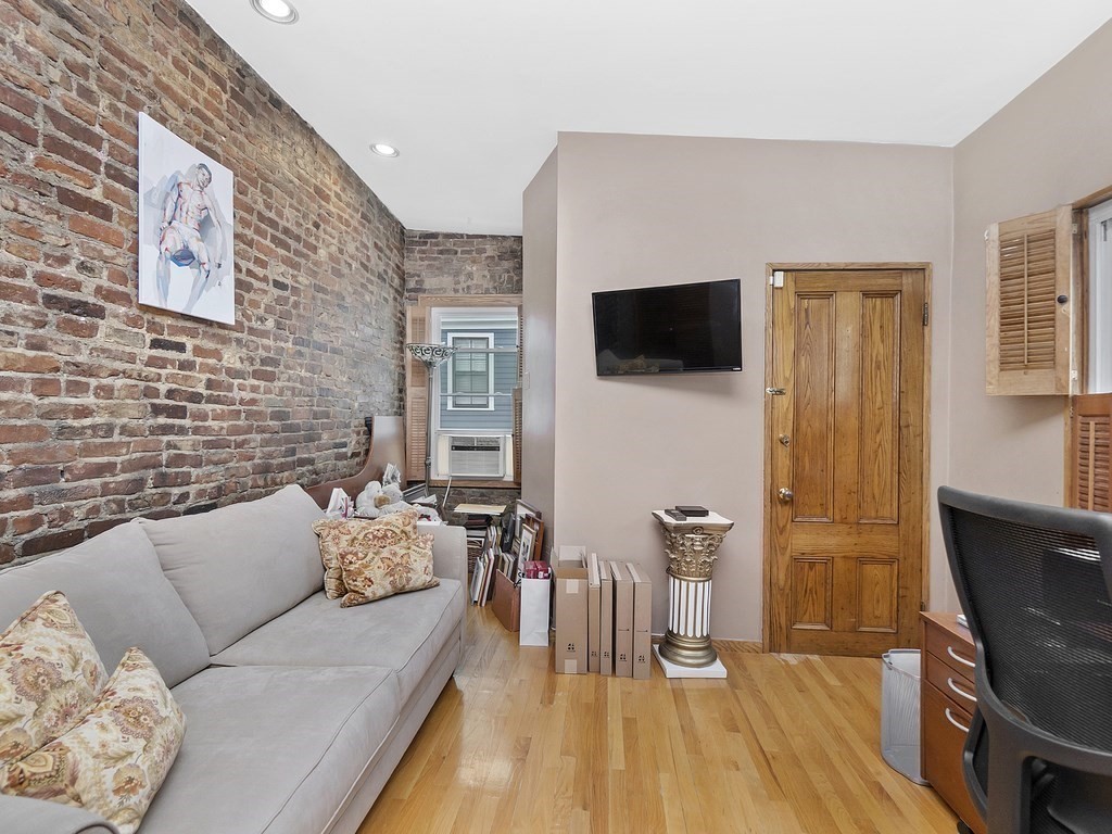 50 Green St # B