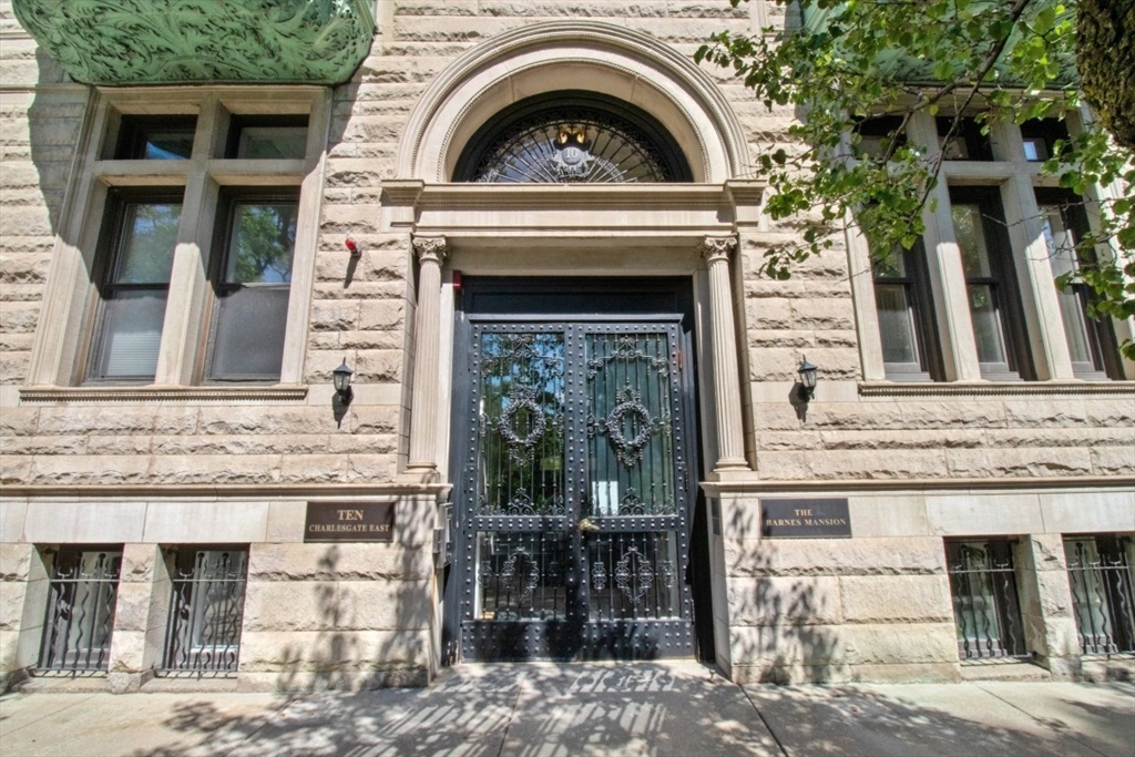 10 Charlesgate E # 302