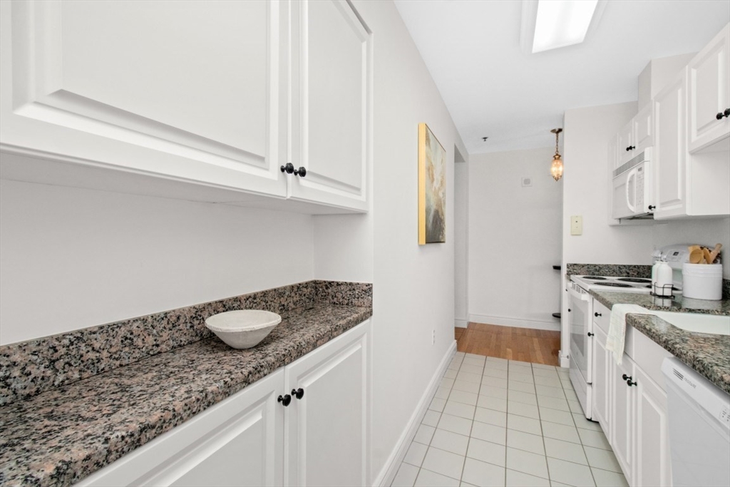 10 Charlesgate E # 302