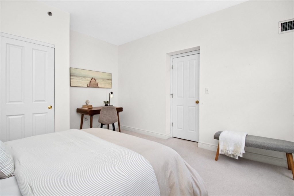 10 Charlesgate E # 302