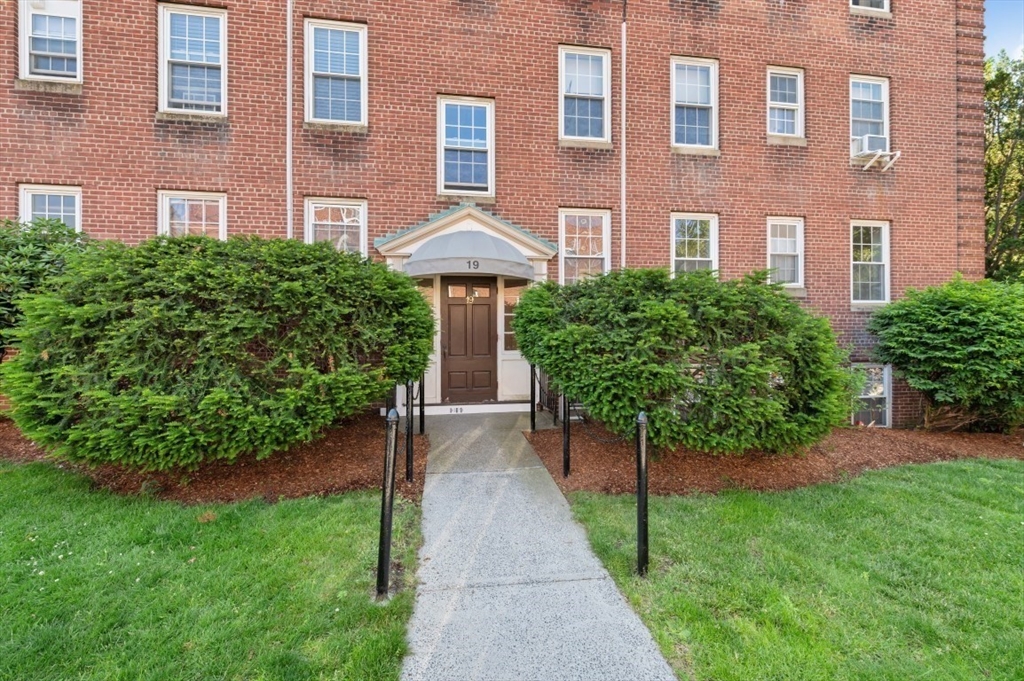 19 Englewood Ave # 2