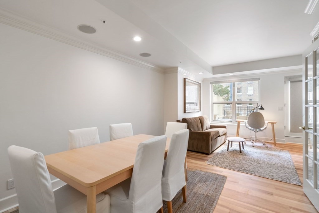 300 Boylston St # 511