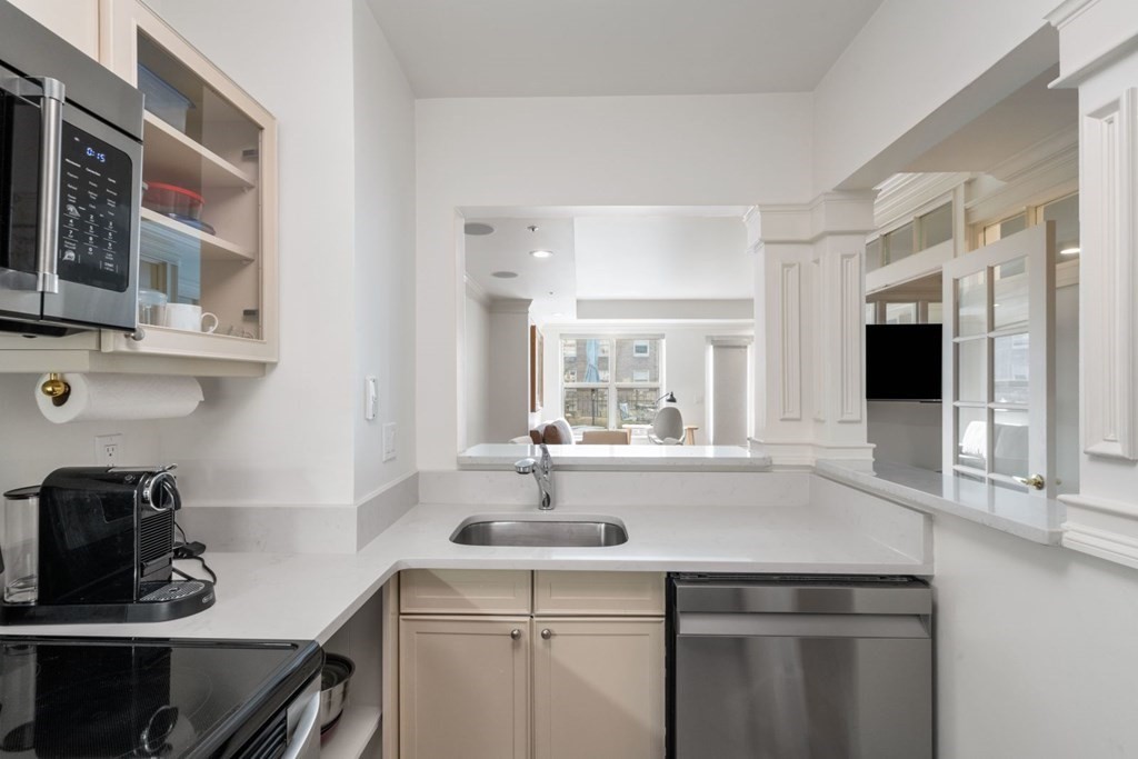 300 Boylston St # 511