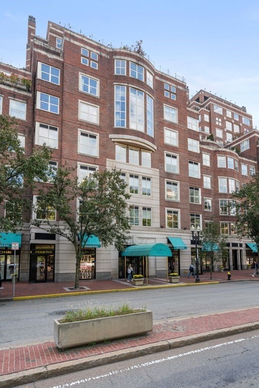 300 Boylston St # 511