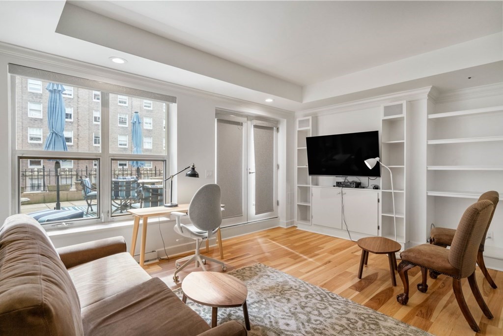 300 Boylston St # 511