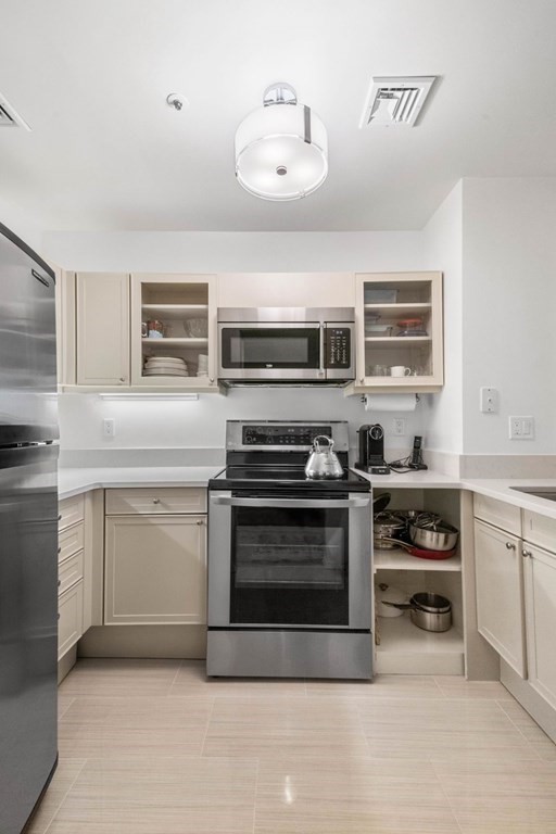 300 Boylston St # 511