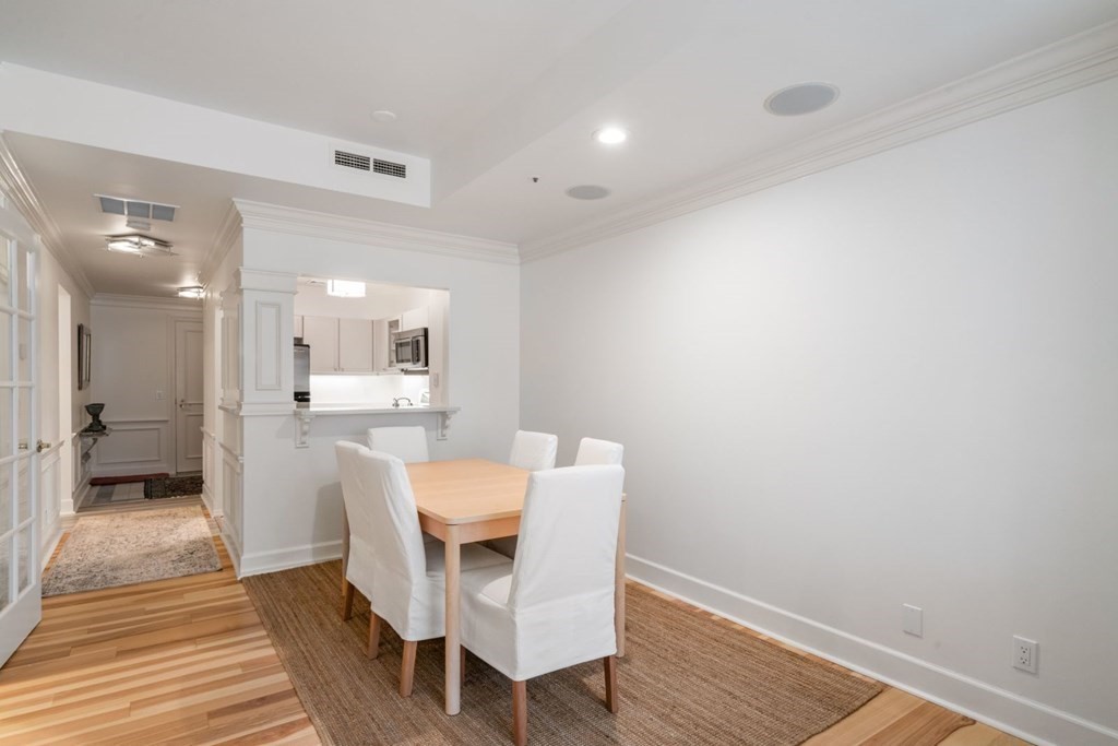 300 Boylston St # 511