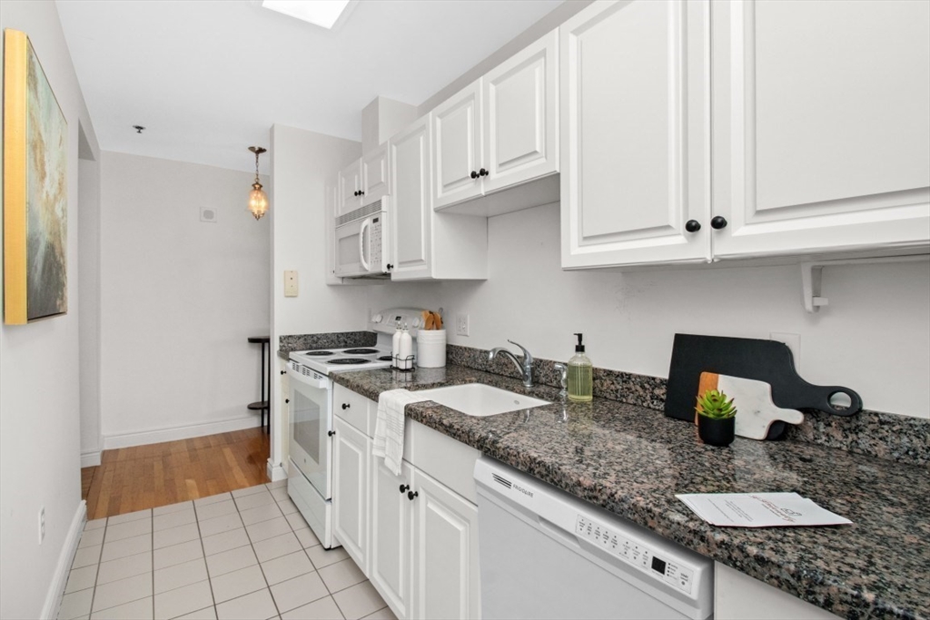 10 Charlesgate East # 302