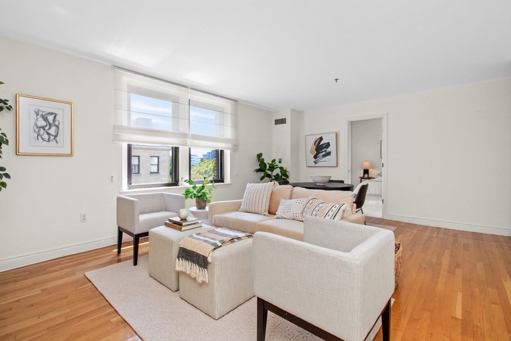10 Charlesgate East # 302
