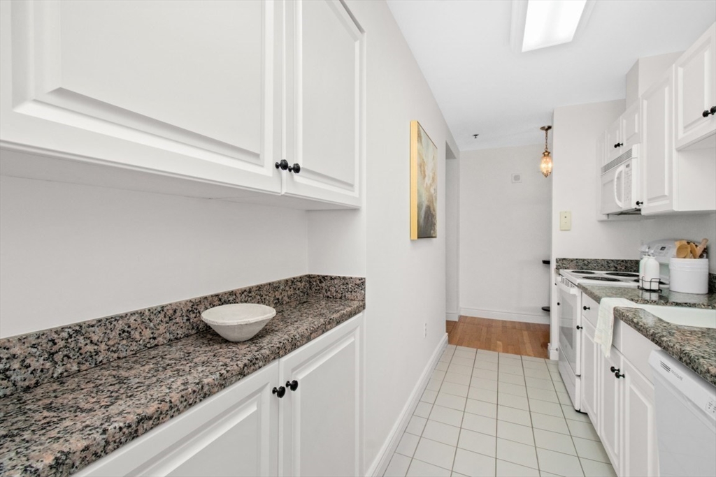 10 Charlesgate East # 302