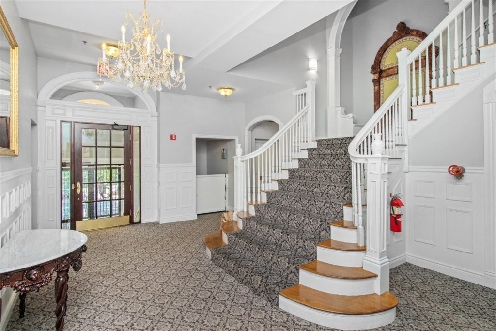 10 Charlesgate East # 302