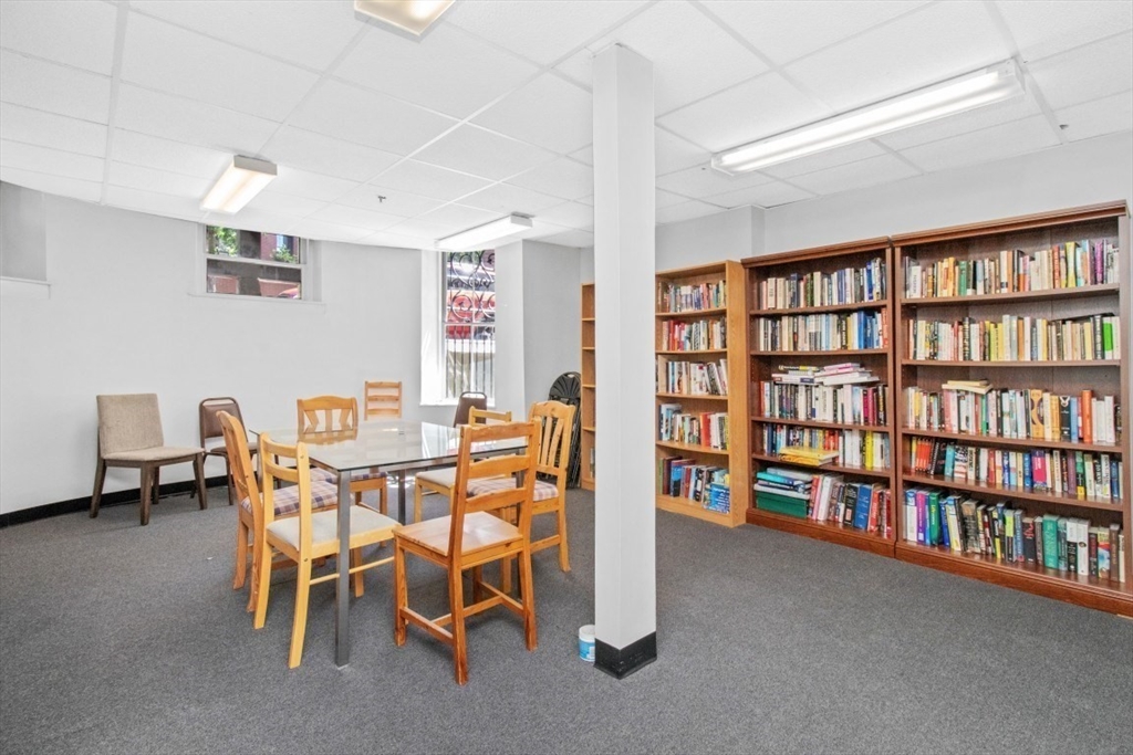 10 Charlesgate East # 302