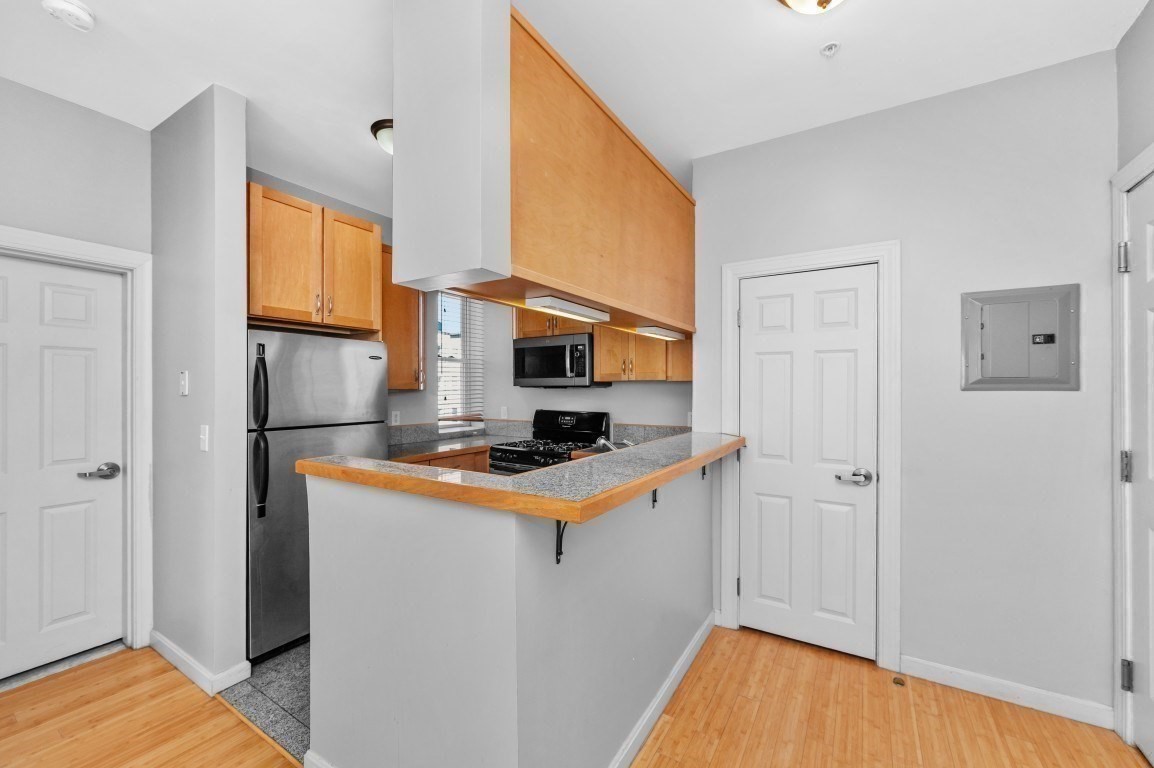 330 Summit Ave # 305