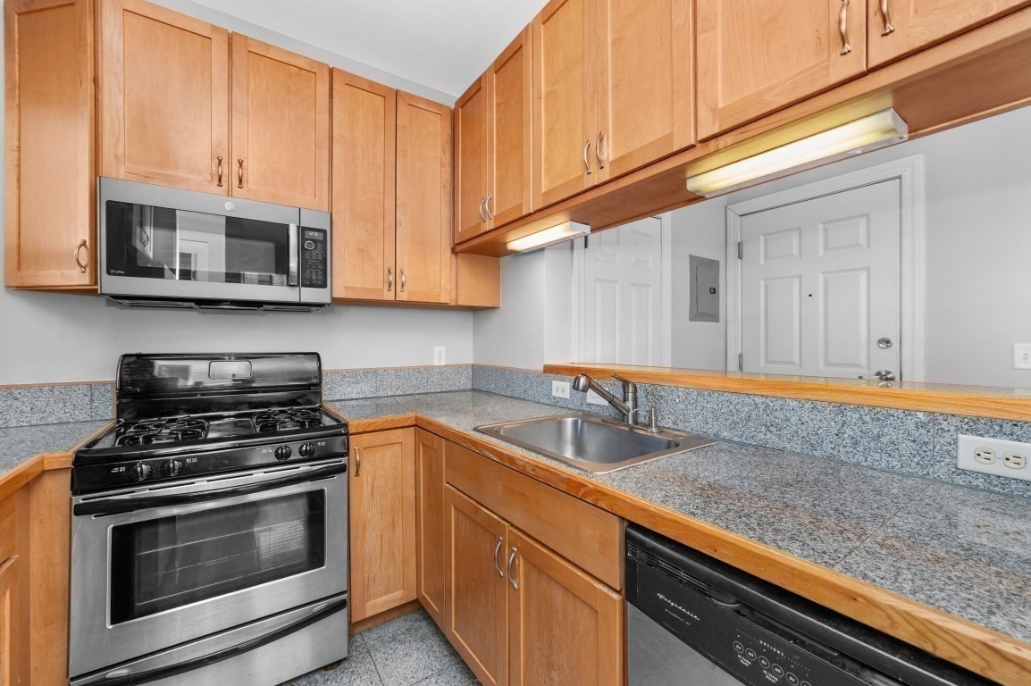 330 Summit Ave # 305
