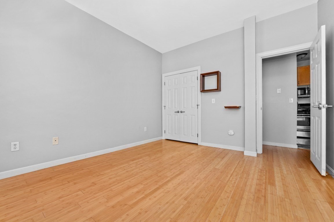 330 Summit Ave # 305