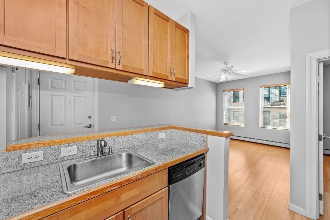 330 Summit Ave # 305