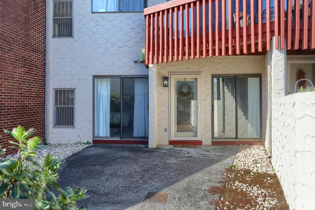 593 Geneva Dr #17
