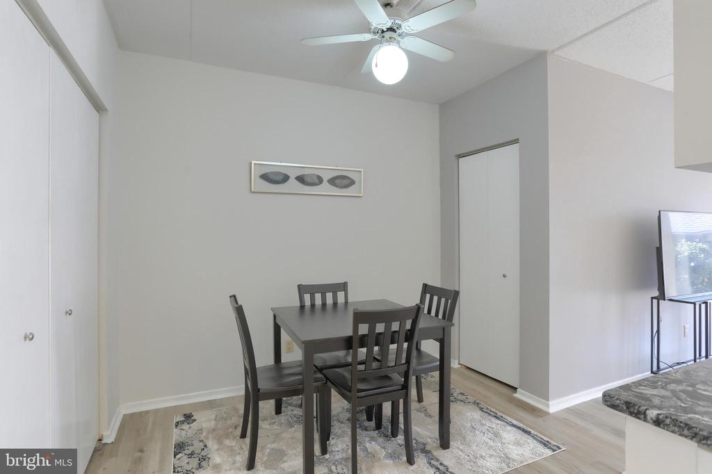 593 Geneva Dr #17