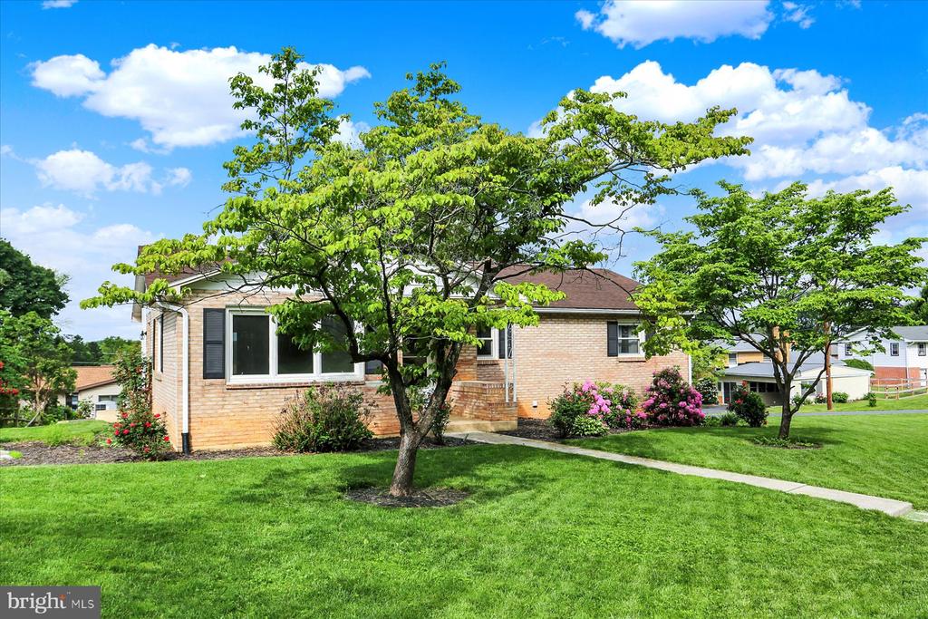 400 Orchard Ln