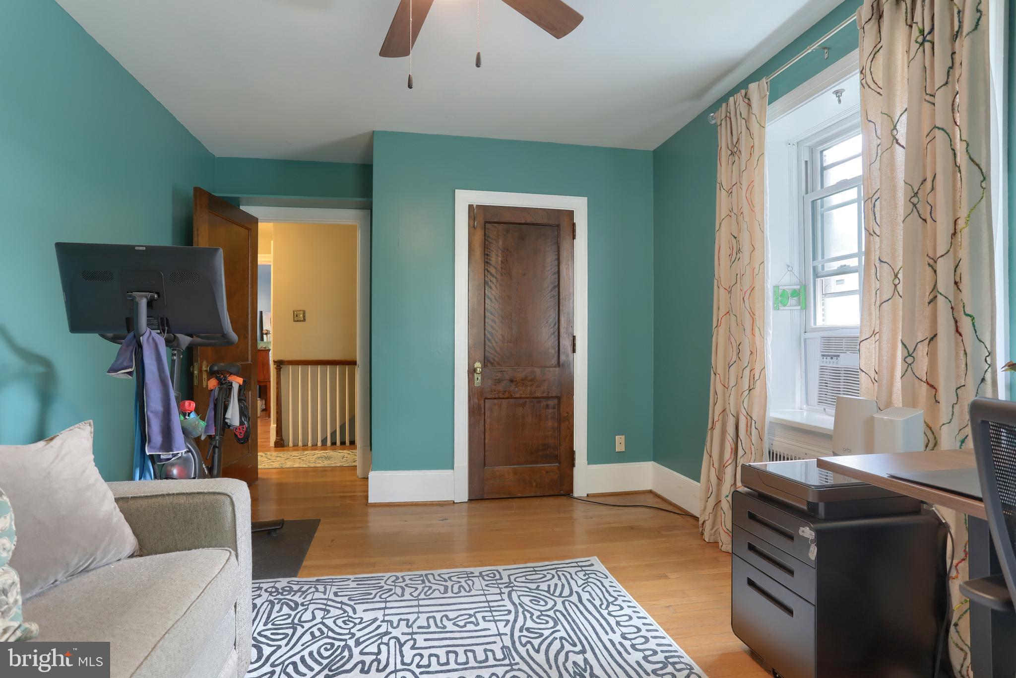 1 S 23rd St