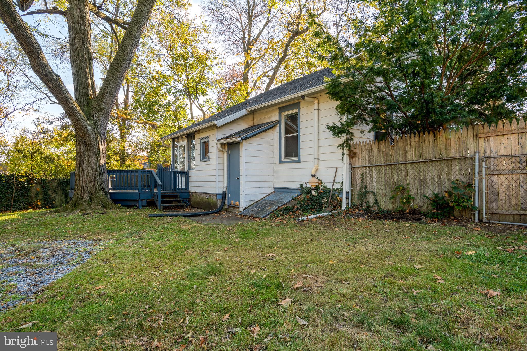 627 Benton St