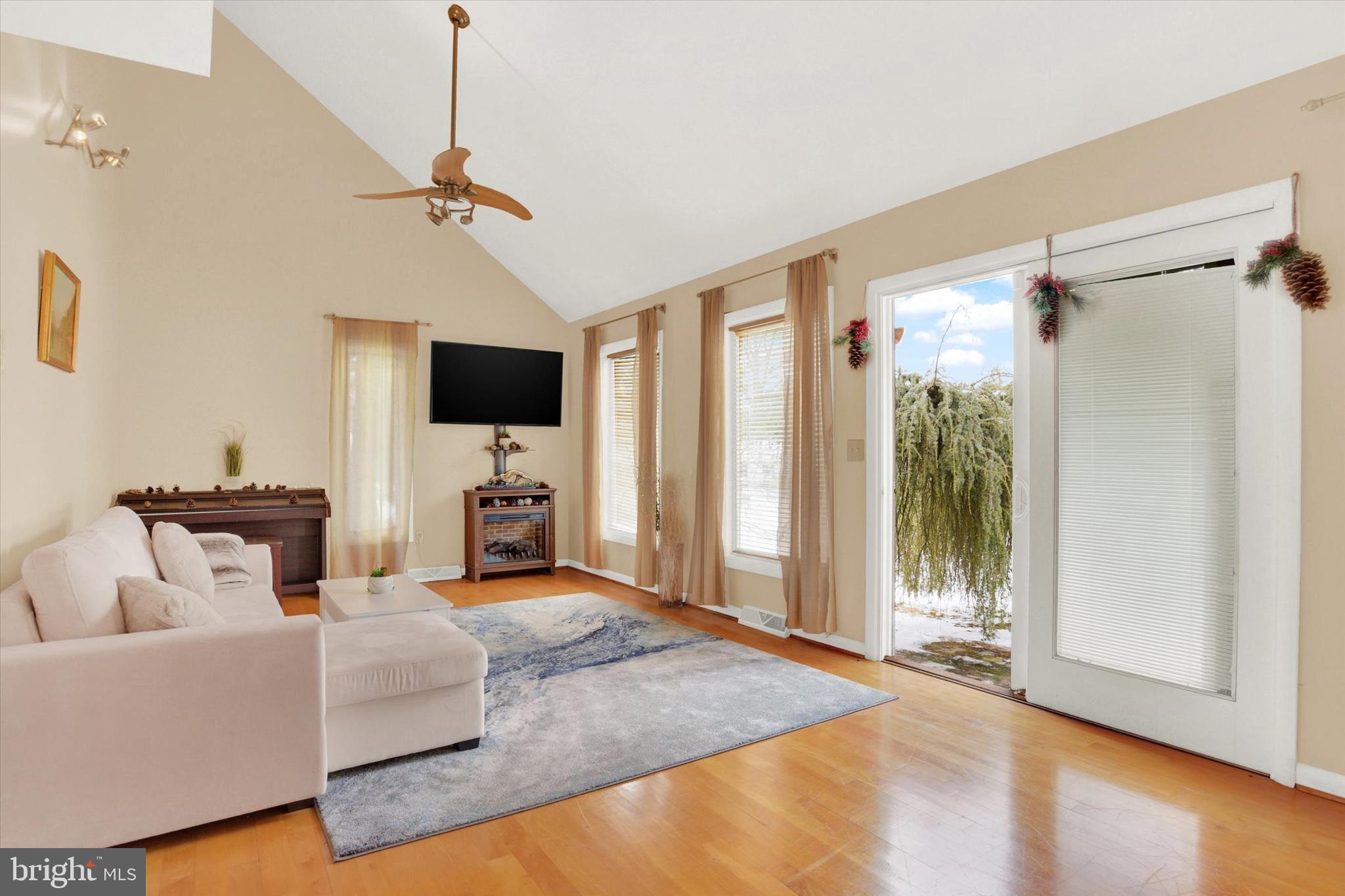 1417 Regency Cir