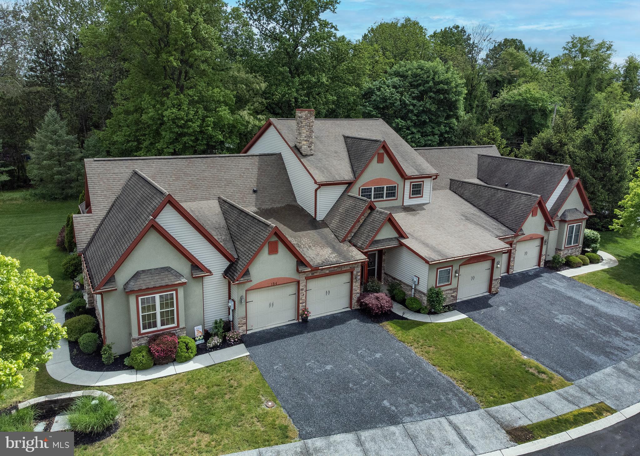 152 Lexington Ct