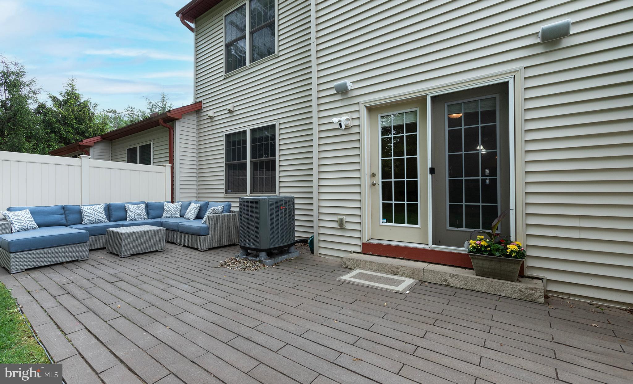 152 Lexington Ct