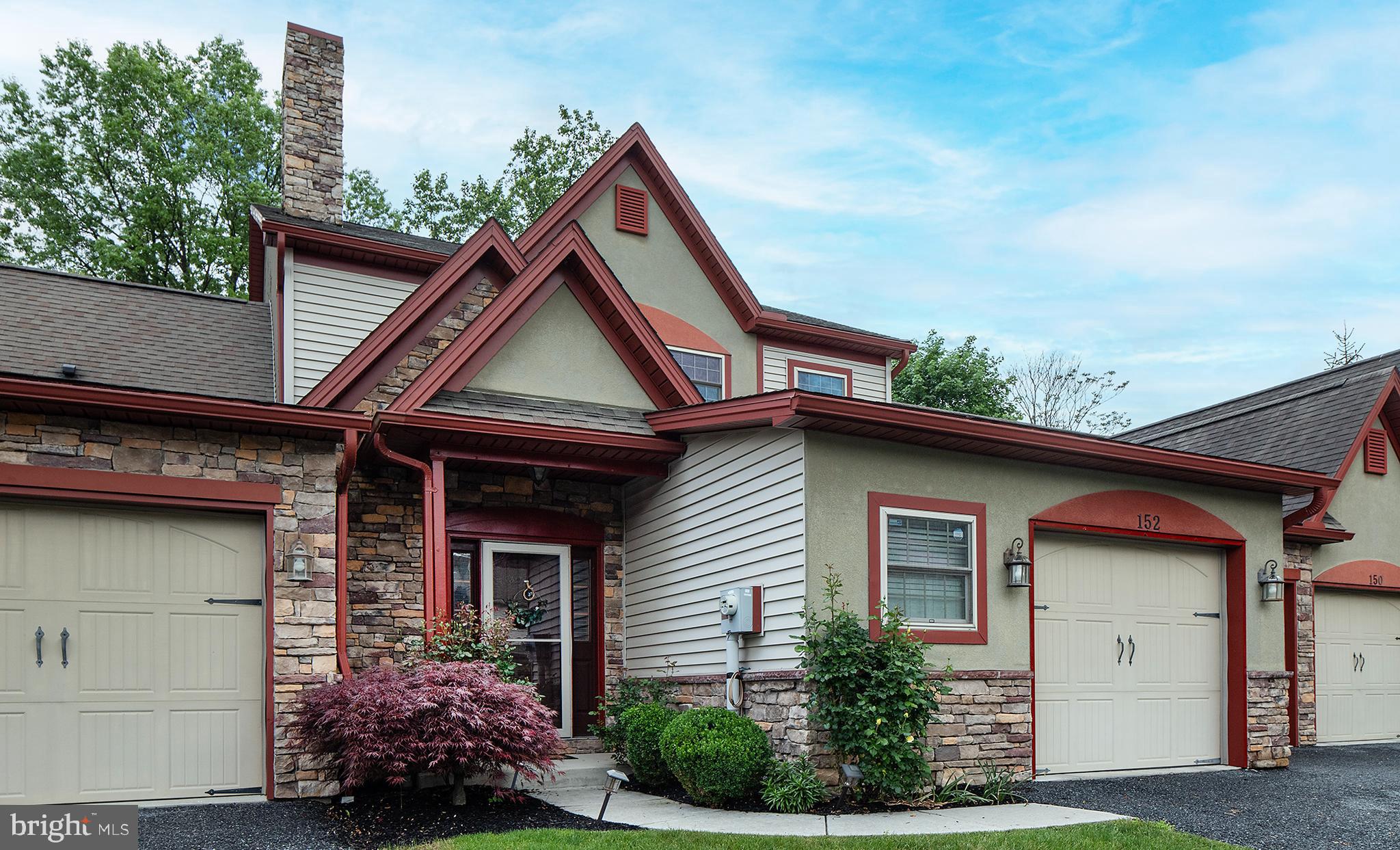 152 Lexington Ct