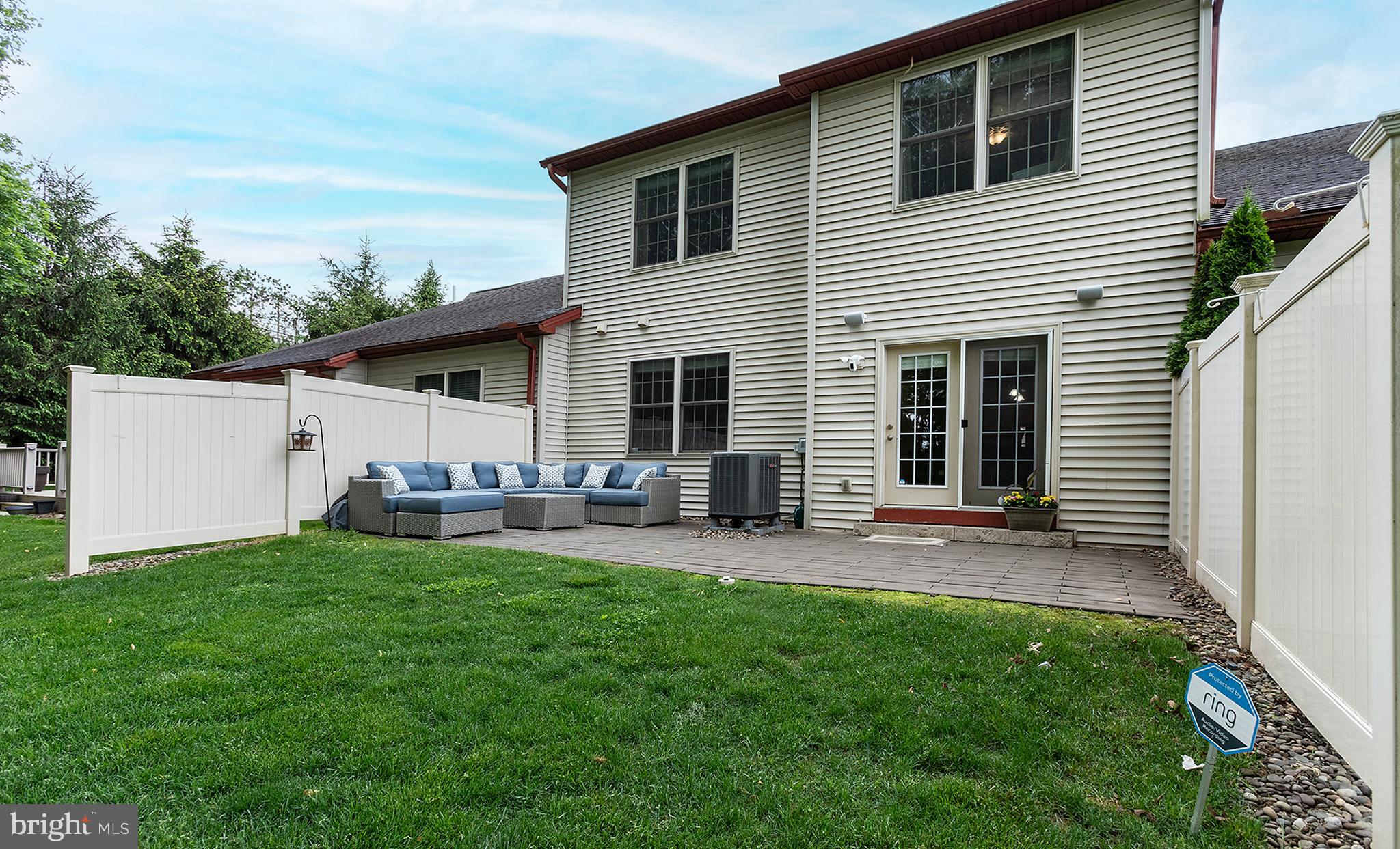 152 Lexington Ct