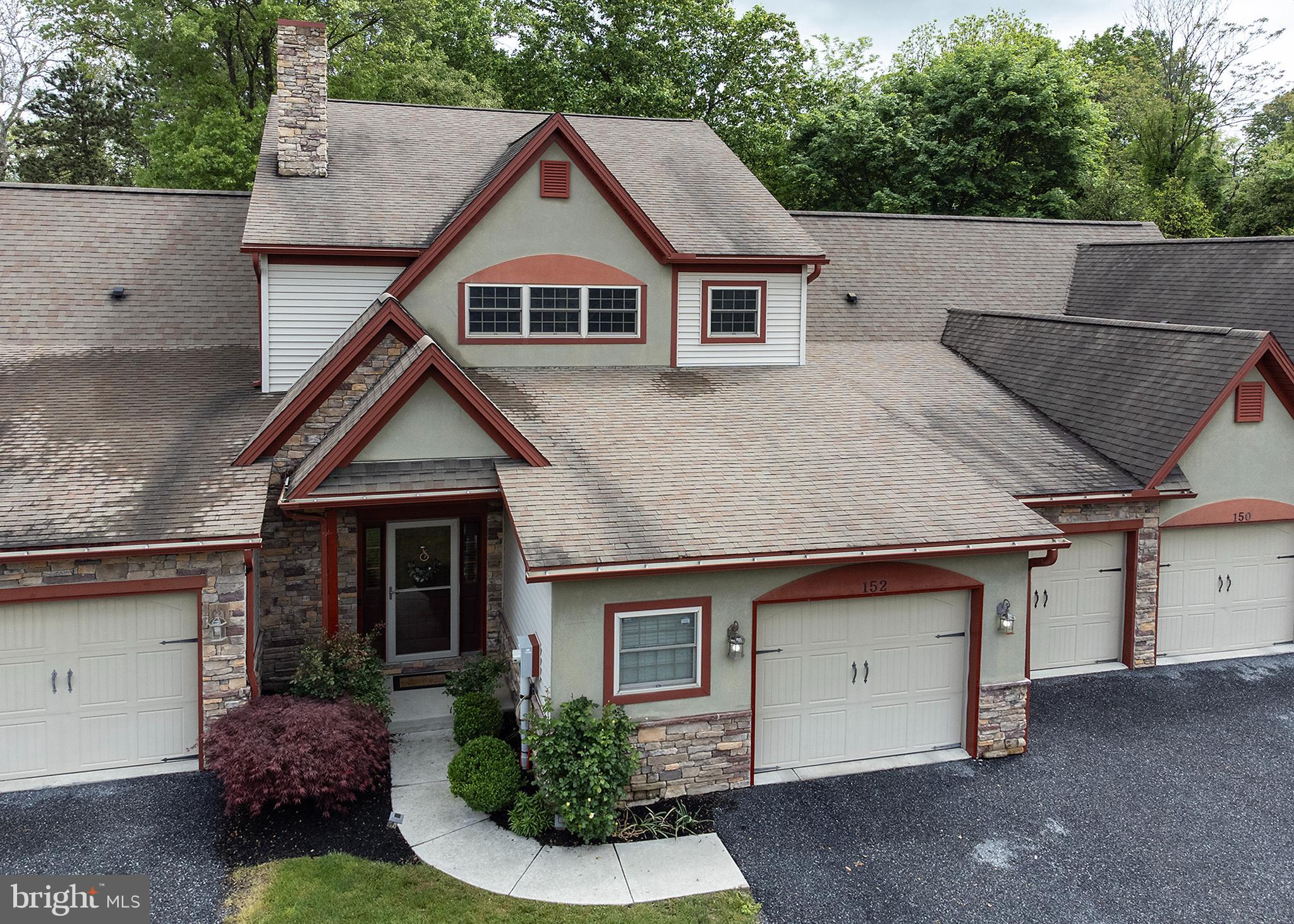 152 Lexington Ct