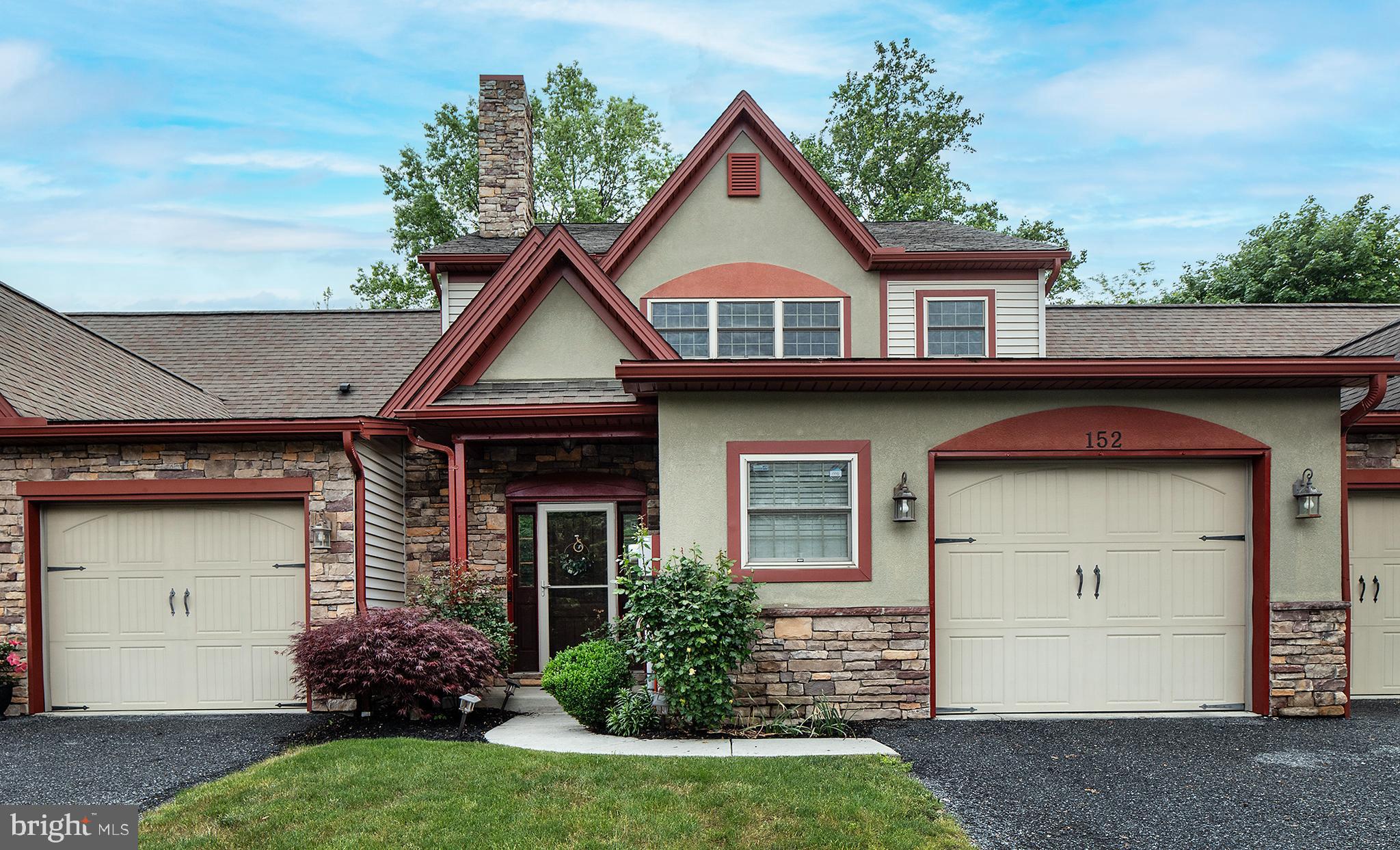 152 Lexington Ct