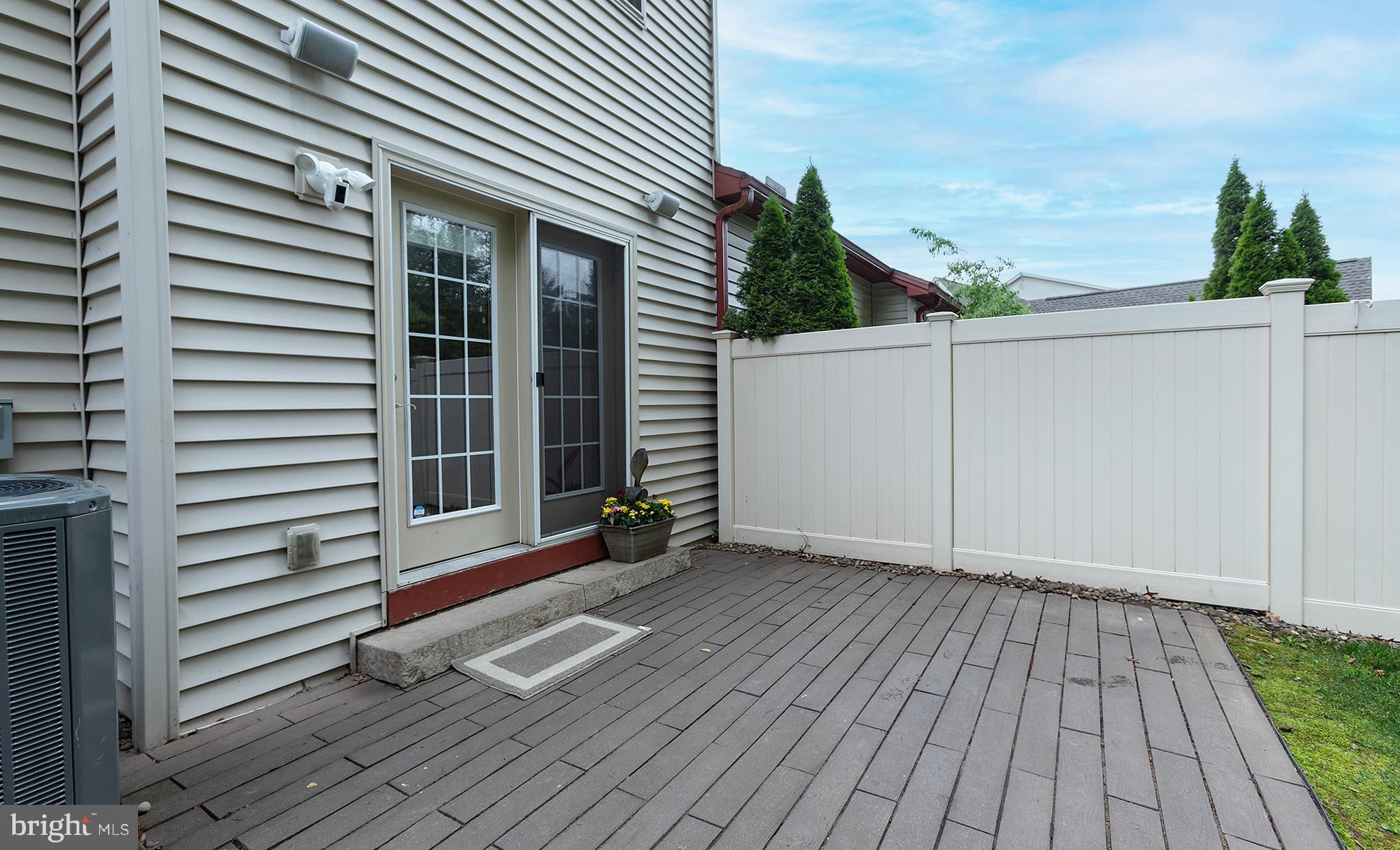 152 Lexington Ct