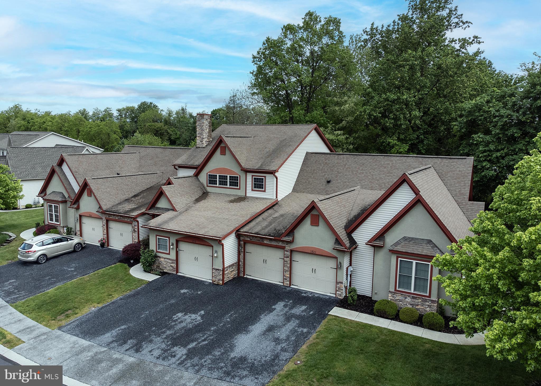152 Lexington Ct