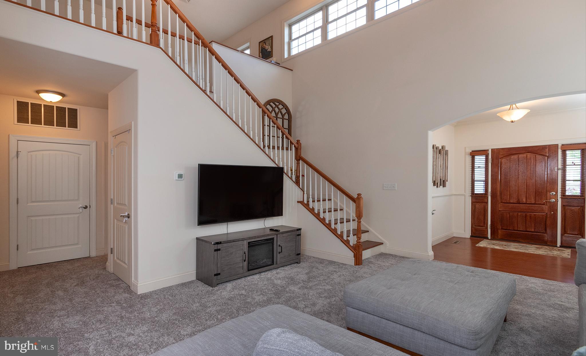 152 Lexington Ct
