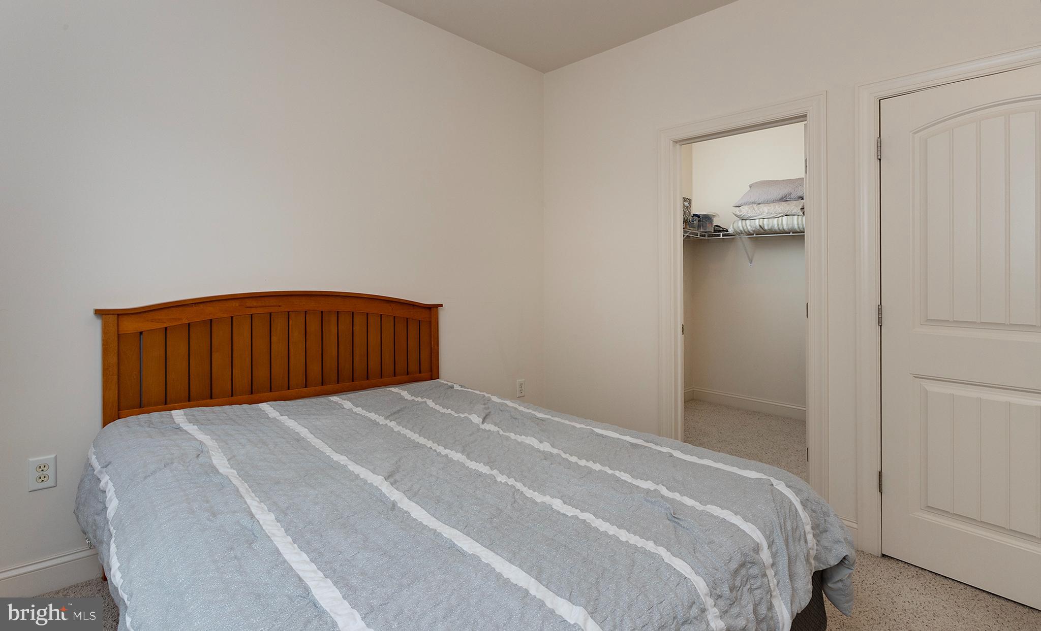 152 Lexington Ct