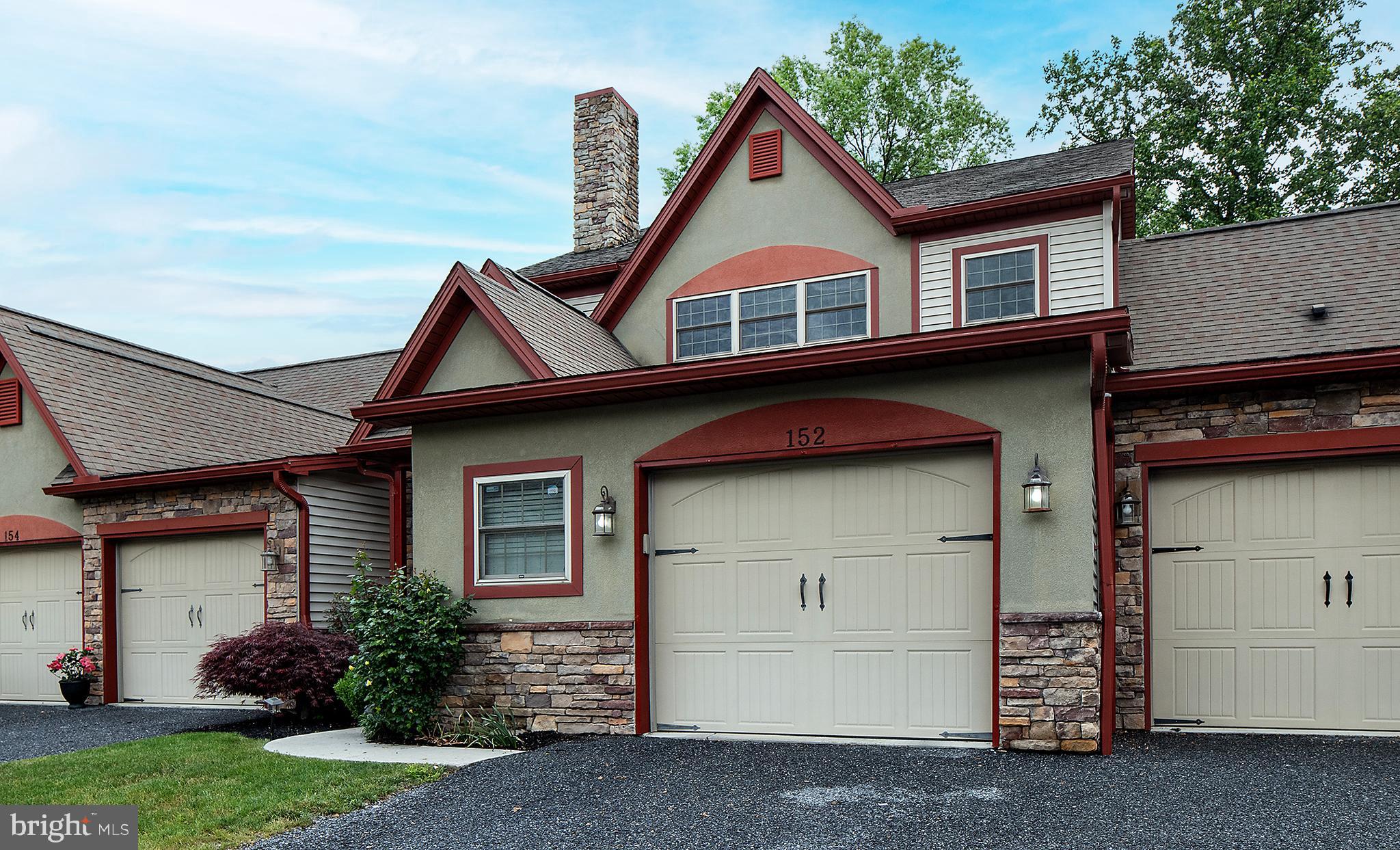 152 Lexington Ct