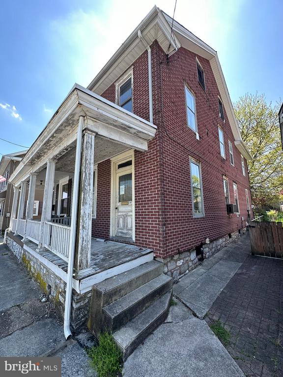 25 W 2nd St