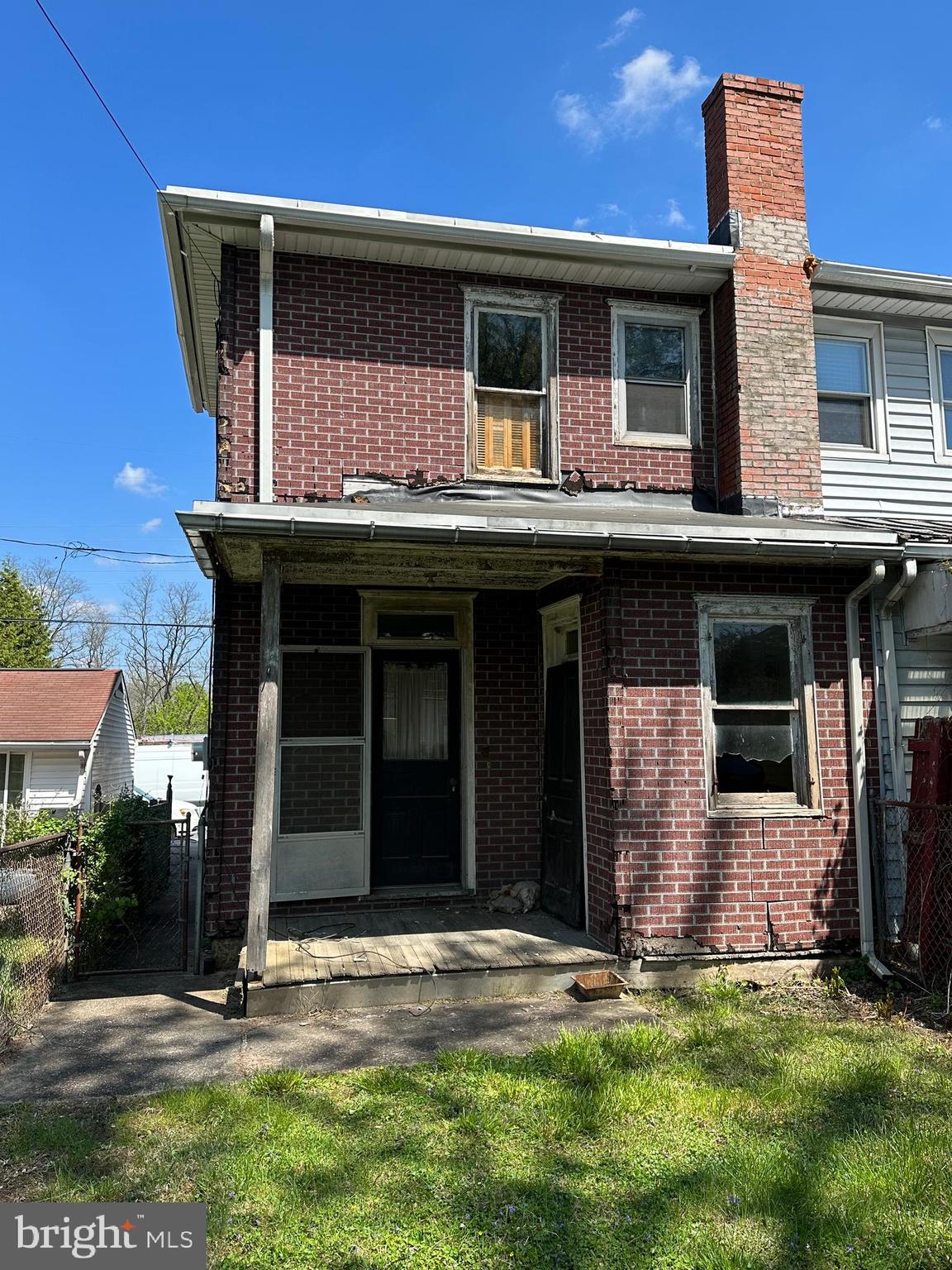 25 W 2nd St