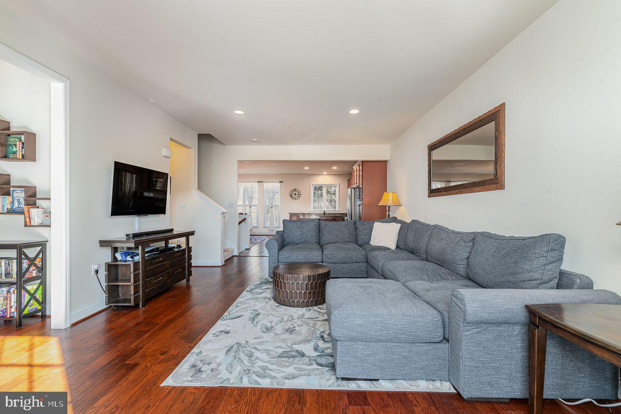 528 Rayburn Ct