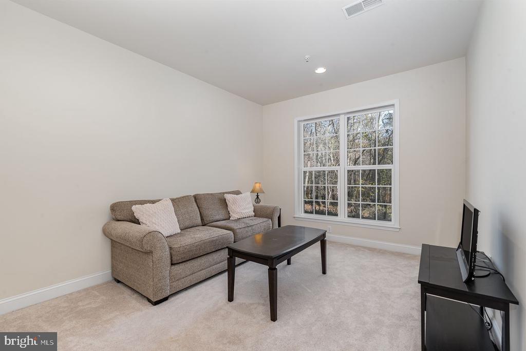 528 Rayburn Ct