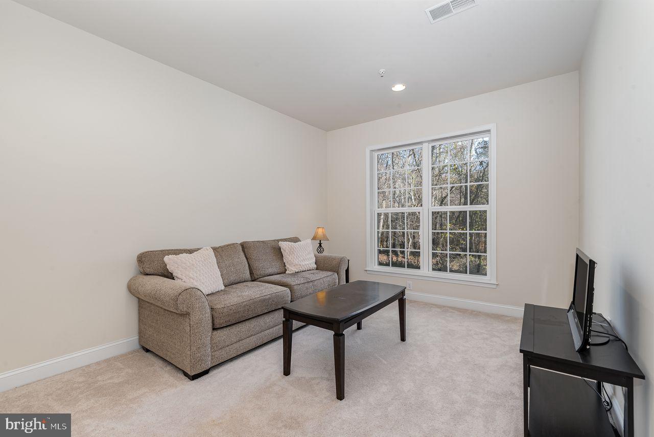 528 Rayburn Ct