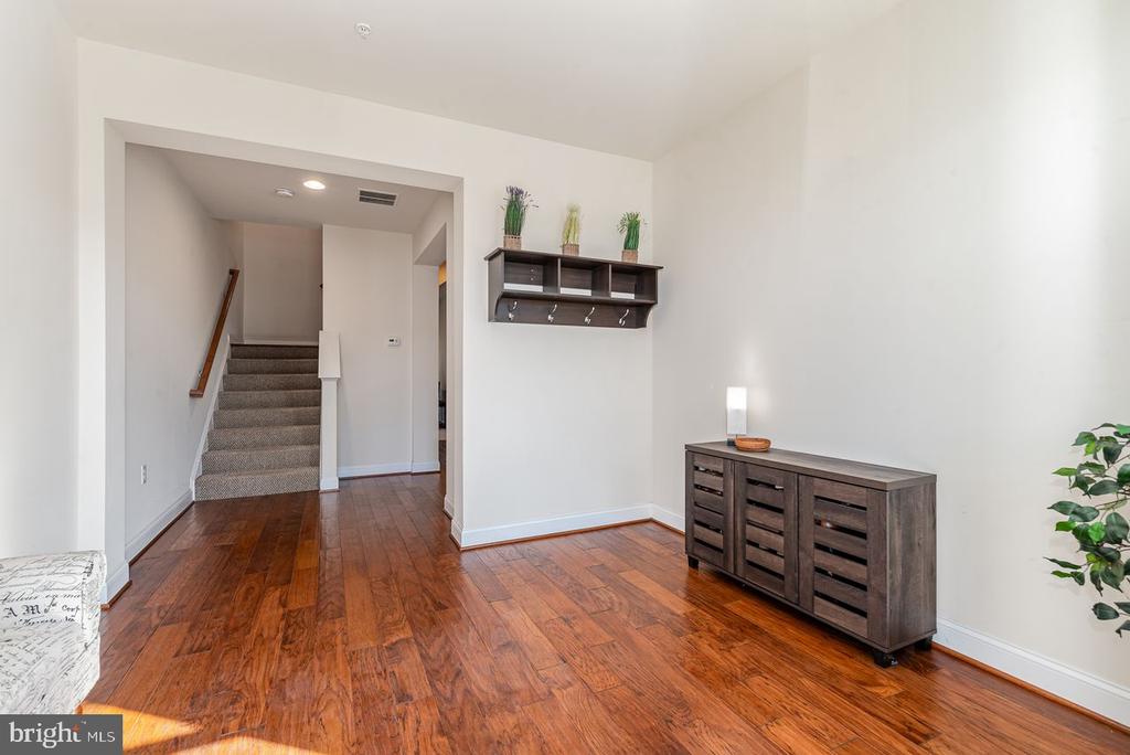 528 Rayburn Ct